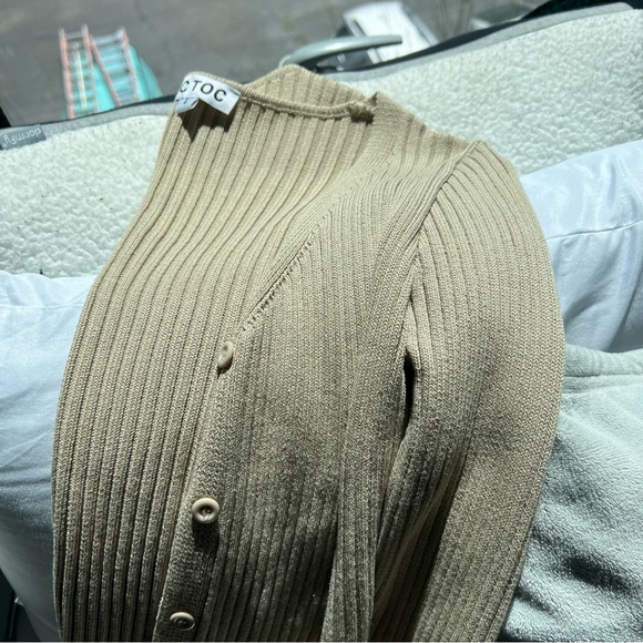 Light green button up sweater - Picture 7 of 7